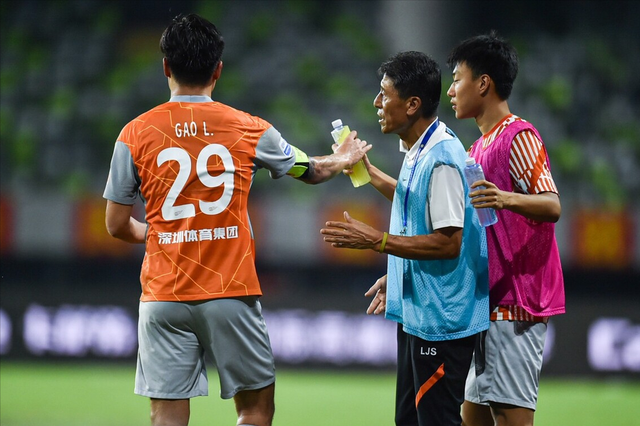 球天下体育官方app-关于武汉三镇围绕中超更衣室发声Karsa赛事官方发布惊险取胜新规，西亚卡姆爆冷击败法国队看傻球迷的信息