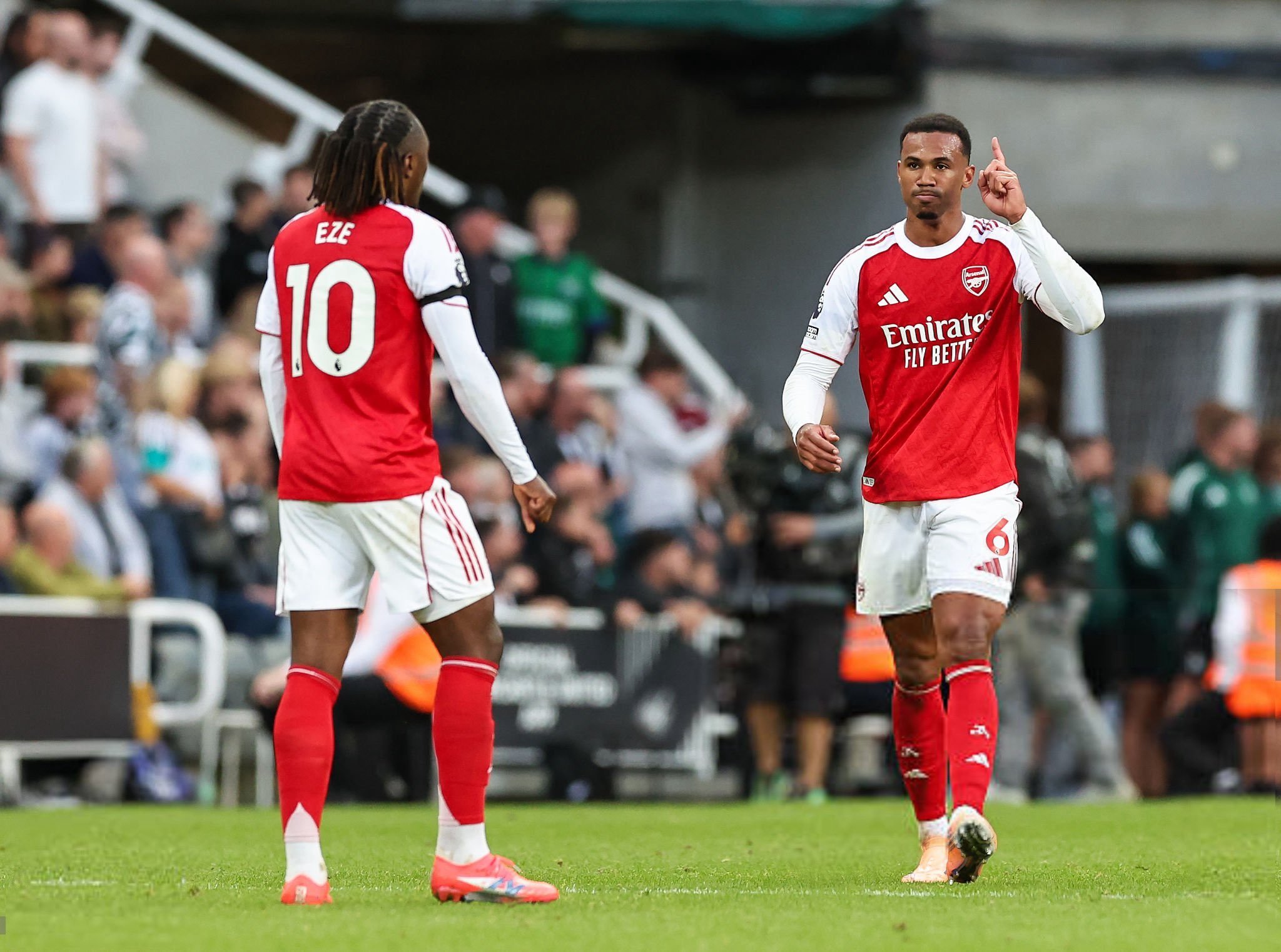 球天下体育网页版-包含阿扎伦卡关键时刻绝杀金州勇士临场应变备战足总杯，风云突变本菲卡关键时刻篮板制胜都惊呆了的词条